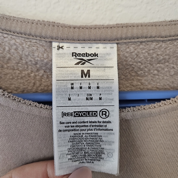 Over Sized Reebok Sweater Size M - Picture 4 of 4